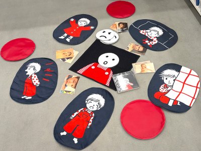 "Panneau-&eacute;motions" r&eacute;alis&eacute; en patchwork et tapis d'&eacute;motions. Dimensions (40x50 cm).