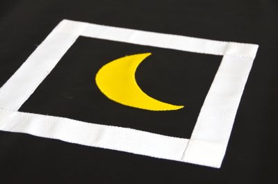 détail du tapis de sol "La maison de nuit".