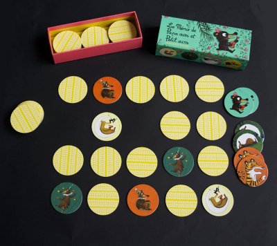 Jeu de memory des éditions Hélium "Le mémo de Papa Ours et Petit Ours" - 30 paires de cartes rondes.