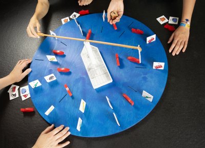 Jeu coopératif de plateau "Sauvons la mer !" réalisé à partir d'un jeu de la société Bec et Croc