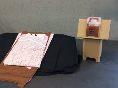 Raconte-tapis et ses personnages de l'album "Qui dort ici ?" - (Lxl) : 100x60 cm