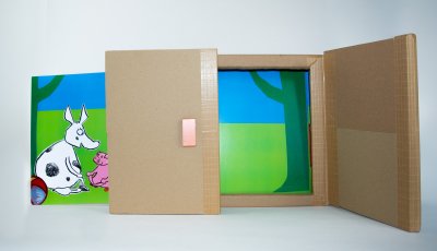 Kamishibaï butaï (130x33x25 cm) ouvert avec l'histoire "Attention Ssserpent !"