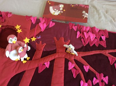 Raconte-tapis et ses personnages de l'album "Moi, je vais là !" (125x65 cm)