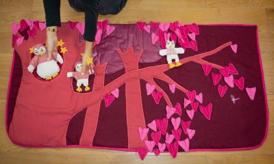 Raconte-tapis et ses personnages de l'album "Moi, je vais là !" (125x65 cm)