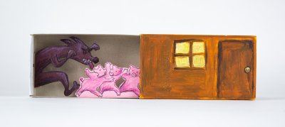 Boîte en carton coulissante (type boîte d'allumettes) pour l'album 1, 2, 3 Qui est là ?, réalisée par Sabine De Greef - (Lxhxe) : 15x4x2 cm