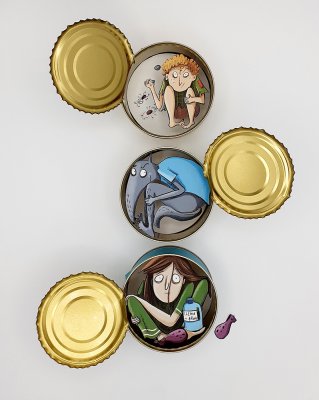 Objet détourné - Création plastique de Séverine Duchesne "Contes en boîte" présentée dans trois boîtes de conserve de pâté.