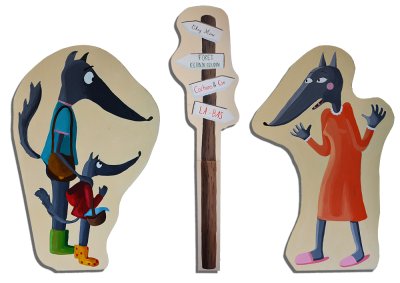 3 grands panneaux-décors en carton peint à la main, représentant les personnages de l'histoire "Vous ici ?". À disposer dans l'exposition à proximité des cadres d'originaux de l''histoire en question.