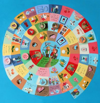 Jeu de l'oie en bois composé d'un grand plateau, 8 jetons et un dé le tout peint à la main. Dimensions du plateau : 78cm x 78cm.