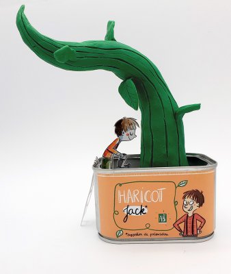 Objet détourné - Création plastique de Séverine Duchesne "Jack et le haricot magique" présentée dans une boite de conserve.