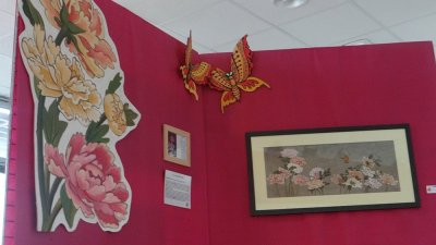 Décors de pivoine et papillons