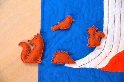 Tapis de jeu "Trouve ma maison" en tissu patchwork