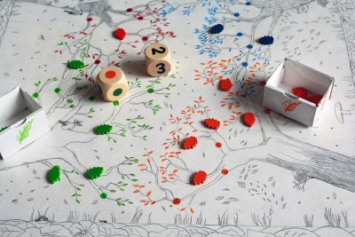 Gros plan sur les accessoires de jeu pour une pratique de la numération.