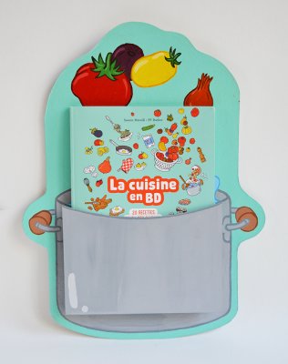 Porte-album avec l'album "La cuisine en BD" - Travail de peinture sur carton.