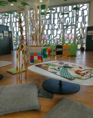 Un raconte-tapis prêt à servir ! - Médiathèque de Fougères (35)