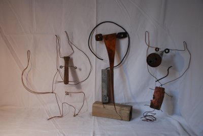 Trois des mobiles de l'artiste