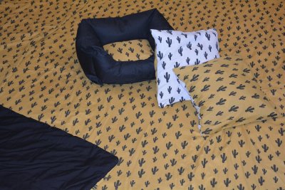 Tapis et coussins à chien de l'exposition "156ème étage"