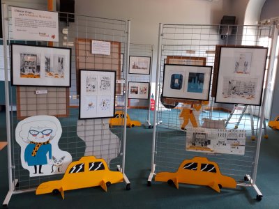 Mise en place de l'exposition à la médiathèque de Caluire-et-Cuire