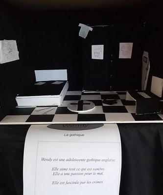 Maquette r&eacute;alis&eacute;e par une adolescente avec des aspirations gothiques.