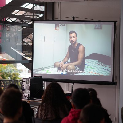 Projection du portrait de Fahad &agrave; Saint-Genis-Pouilly.