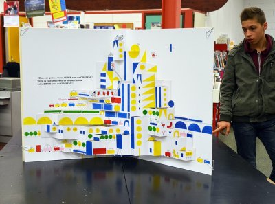 Présentation du grand Pop Up "Ville" - Médiathèque Georges Pérec de Vaulx-en-Velin (69)
