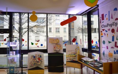 Mise en place de l'exposition à la Médiathèque des Chartreux à Issy-les-Moulineaux (92)
