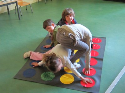 Jeu de Twister - Animation scolaire à la Médiathèque de Chassieu (69)