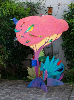 «Arbre rose» en 2 pièces peintes sur carton-plume (170x230cm et 100x89cm), décors peint par l'artiste