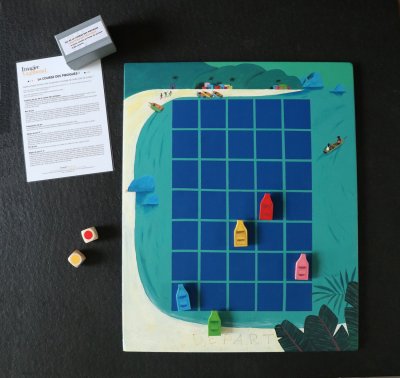 Grand jeu de plateau en bois peint "La course des pirogues", permettant à 5 enfants de jouer ensemble.
