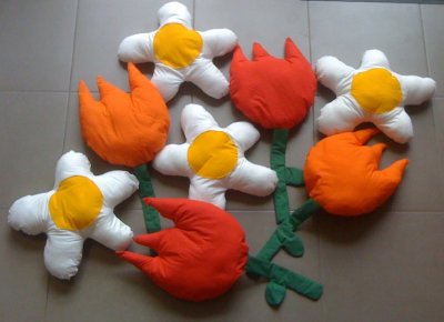 18 coussins de tête en forme de tulipe et marguerite pour enfants lecteurs.