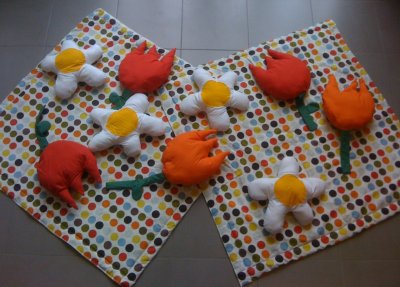 4 tapis de sol carrés à pois - Dimension: 135cmx135cm