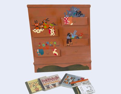 Porte-albums vide destiné à présenter les quatre livres faisant l'objet de l'exposition.Dimensions(70x76 cm).