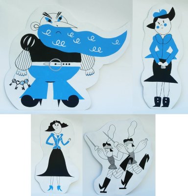 Quatre panneaux-décors en carton de grande dimension, représentant les personnages de l'histoire de la Barbe bleue. Entre 70cm et 100cm de hauteur.