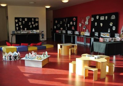 Vue d'ensemble de l'exposition mise en place dans la salle "les p'tites merveilles" au salon du livre jeunesse 2016 de Chatenay-Malabry (92)