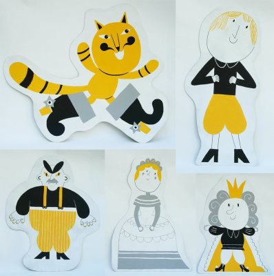 Cinq panneaux-décors en carton de grande dimension, représentant les personnages de l'histoire du Chat botté. Entre 70cm et 100cm de hauteur.