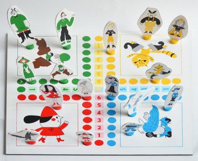 Jeu de la course aux contes constitué d'un grand plateau, de 16 figurines et deux dés.