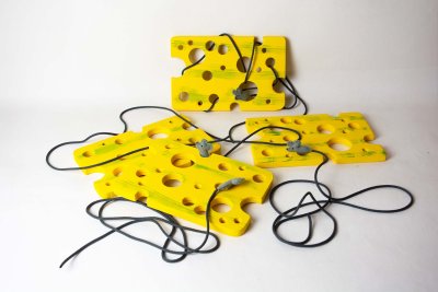 4 jeux de laçage "La souris dans le Gruyère" - 25x16x1,5 cm