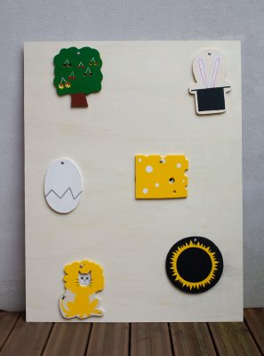 Panneau de l'album "Caché !" - jeu de coucou-caché