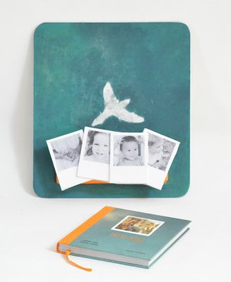 Porte-album une fois le livre enlev&eacute;.