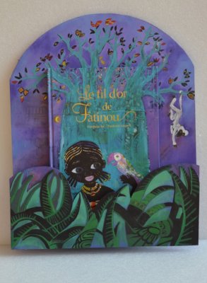 Porte-Album permettant de présenter le livre au cœur des illustrations originales - "Le fil d'or de Fatinou" - Éditions Gautier-Languereau