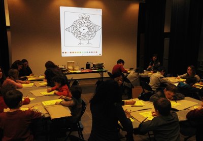 Atelier réalisé par l'artiste - Étape 1: Projection d'un modèle  - Médiathèque de Bourg-lès-Valence (26)
