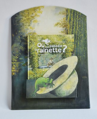Porte-album avec le livre à l'intérieur.