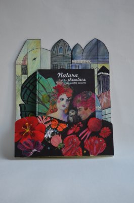 Porte-album avec le livre à l'intérieur.
