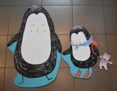 "Papa et L&eacute;on" - D&eacute;cors muraux r&eacute;alis&eacute;s en carton peint &agrave; l'acrylique et au crayon aquarellable.