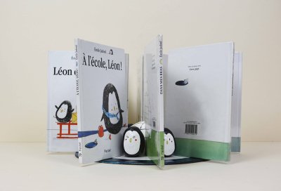 Porte-albums pour l'ensemble des 8 albums utilis&eacute;s dans l'exposition.