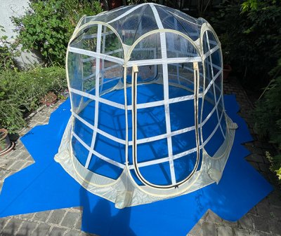 Un espace d'activit&eacute;s sous forme d'igloo o&ugrave; disposer les diff&eacute;rentes propositions d'animation : pouponnage, jeu sensoriel, jeu de d&eacute;m&eacute;nagement etc&hellip; Dimensions : 4m2.