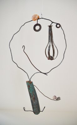 Homme aux escargots - mobile original de C. VOLTZ à présenter accroché en l'air.