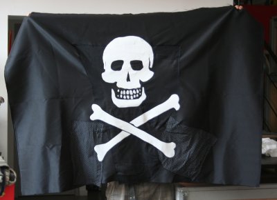 Pavillon de navire pirate à suspendre en l'air ou à accrocher à un mur.