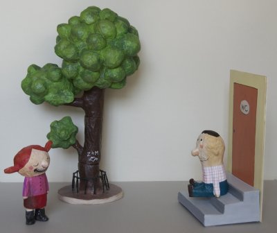 Saynète en volume tirée de l'album "Mademoiselle Zazie veut embrasser Max" - Papier maché et peinture acrylique.