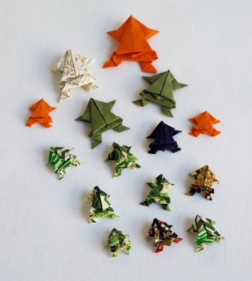 "Groupe de grenouilles sauteuses" - Série d'Origamis