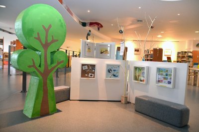 Mise en place de l'exposition - Médiathèque de Canteleu (76)
